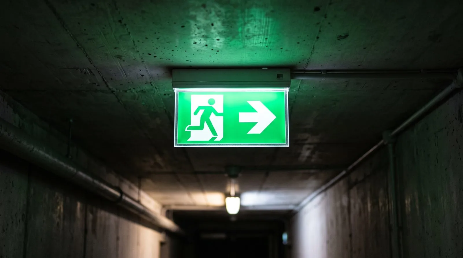 Pengujian Pencahayaan Darurat dan Exit Sign untuk SLF Gedung
